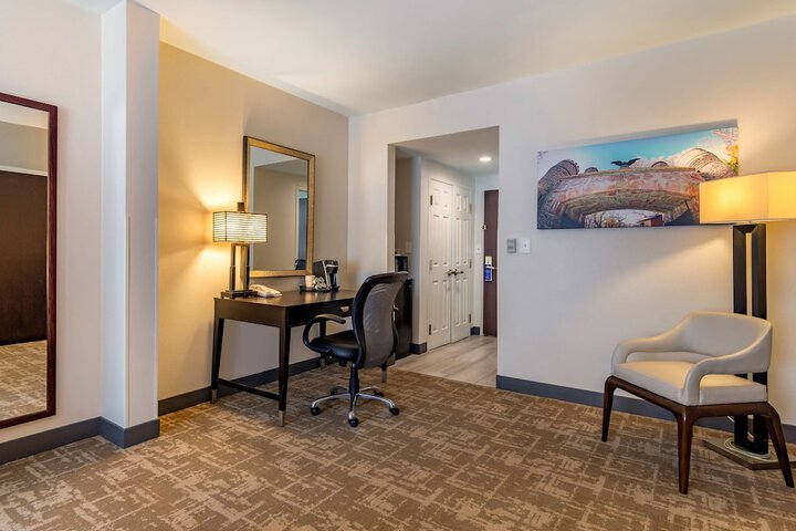 Room 11 of 33