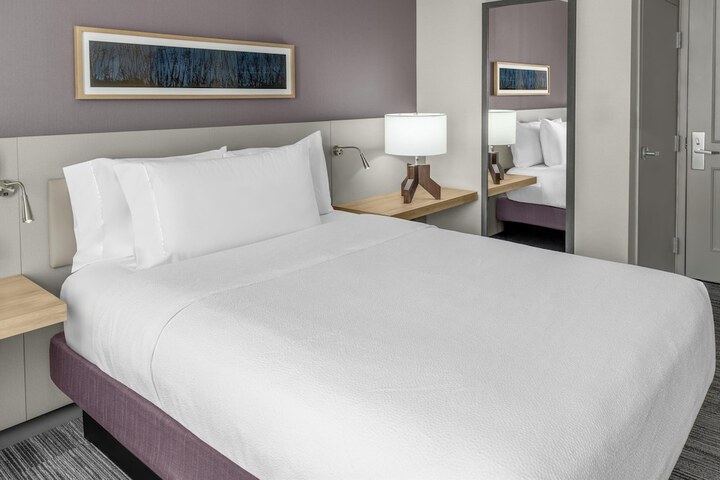 Hilton Garden Inn Queens / JFK Airport