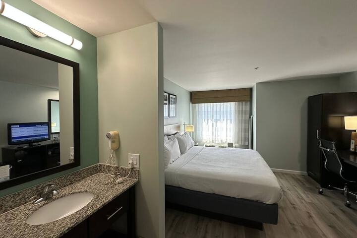 Wingate by Wyndham Bel Air I-95 Exit 77A / APG Area