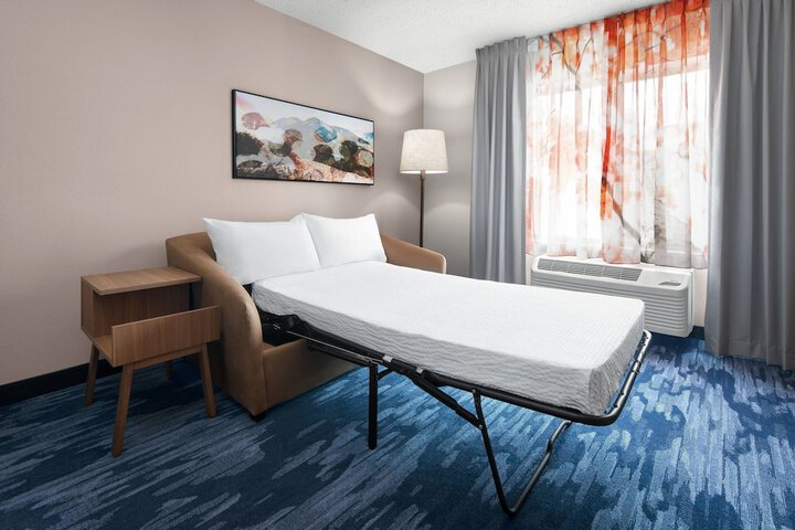 Room 13 of 27