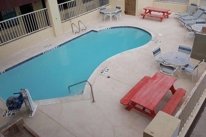 Pool 14 of 59