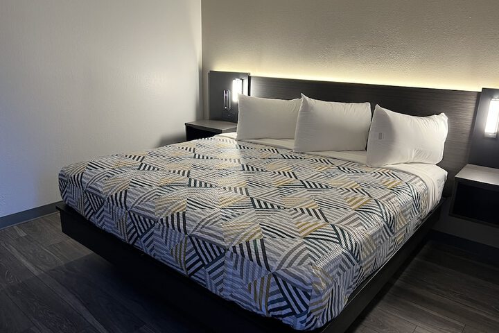 Room 10 of 26