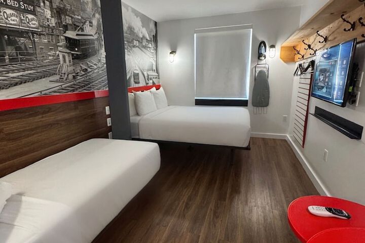 Room 12 of 18