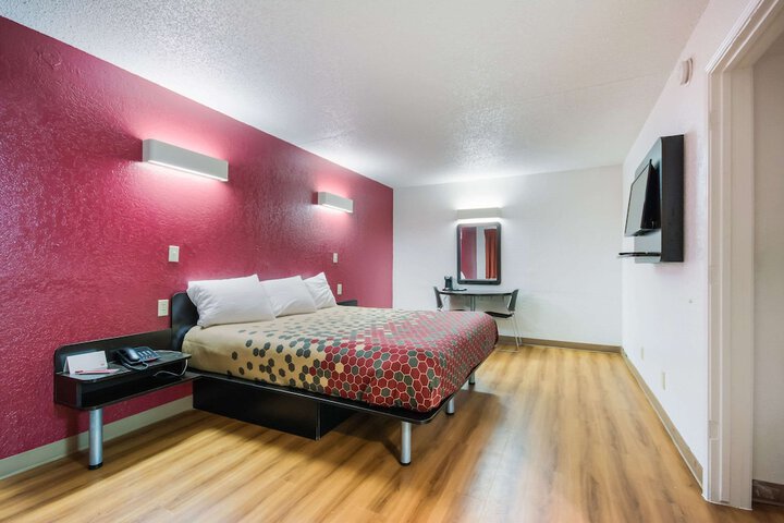 Room 17 of 39