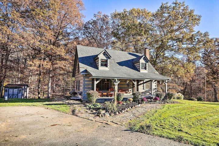 Luxe Dog-friendly Cabin w / Hot Tub & Game Room