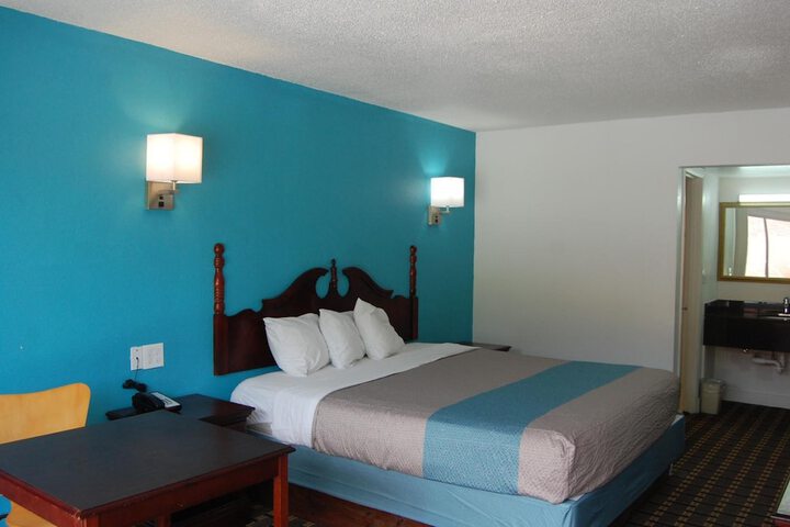 Room 14 of 27