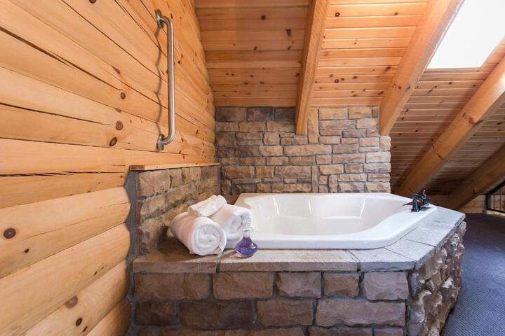 Coblentz Country Lodge by Amish Country Lodging