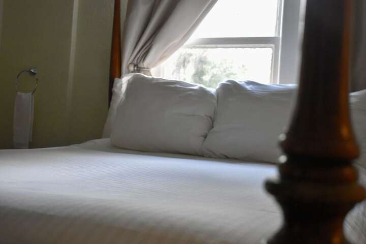 Room 27 of 104