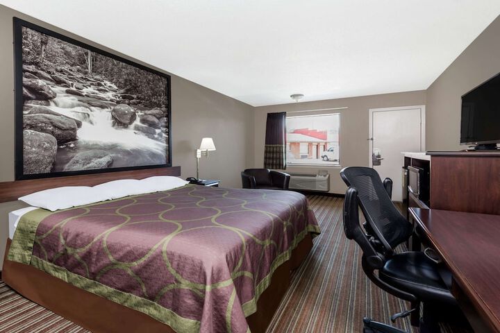 Room 6 of 14