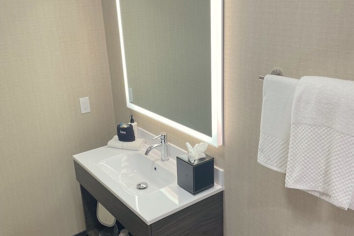 Room 42 of 49