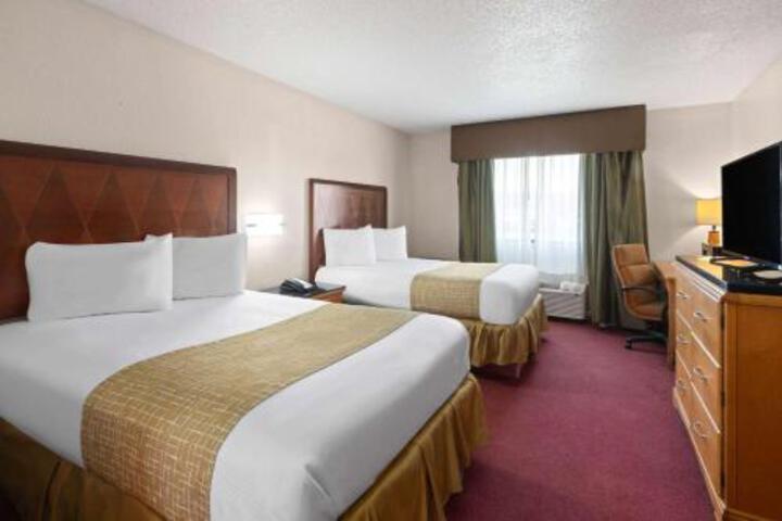 Smart Choice Inn and Suites