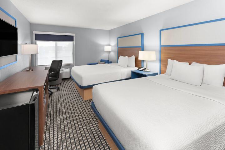 AmericInn by Wyndham Reedsburg