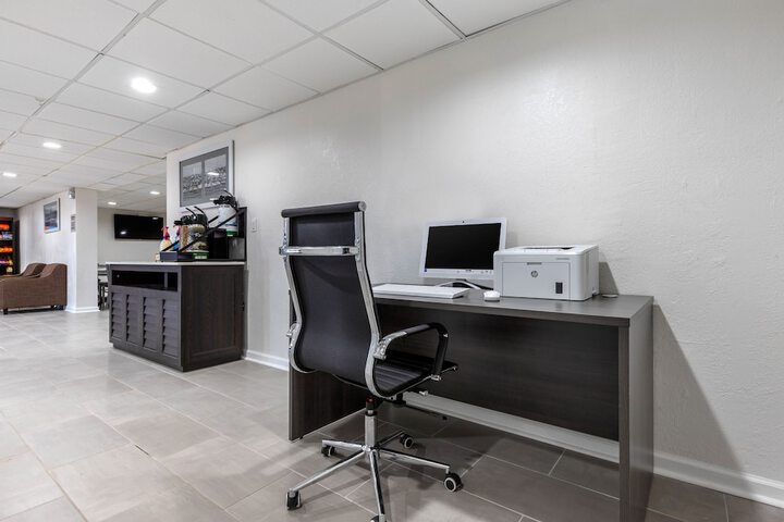 Business Center 35 of 35