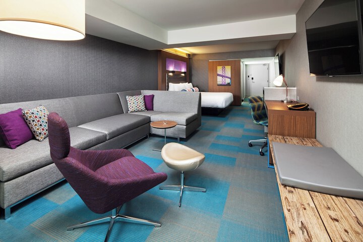 Room 12 of 27