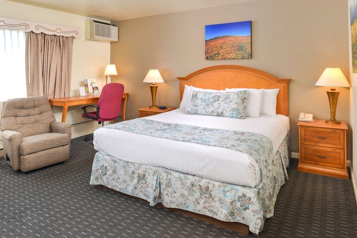 Room 12 of 19