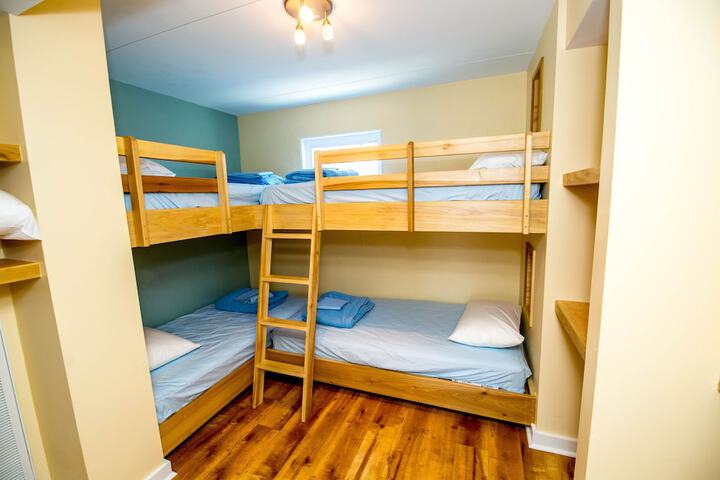 Room 17 of 33