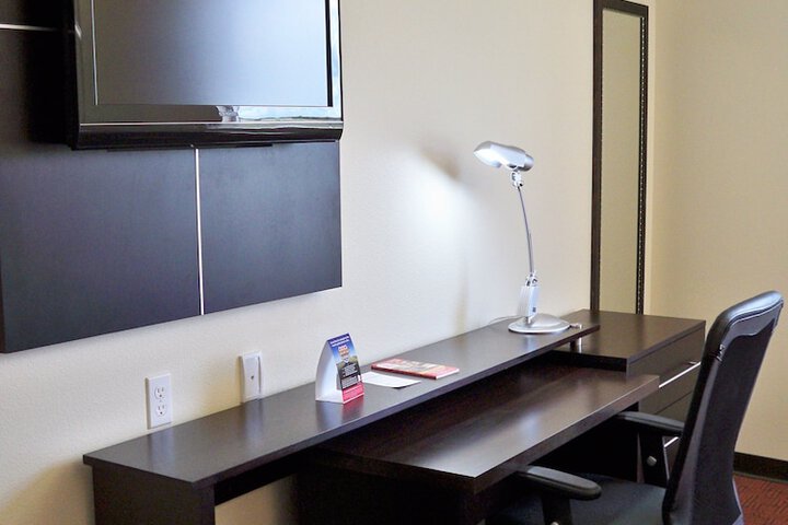 Room 6 of 16