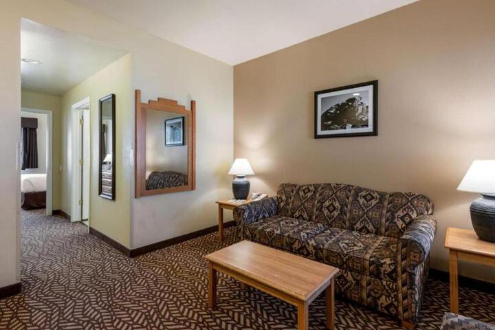 Turquoise Inn and Suites Cortez near Mesa Verde