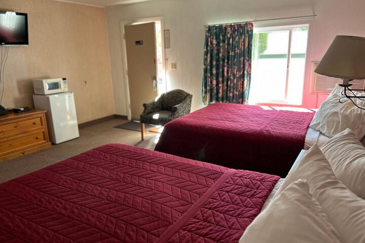 Redwood Arms Motel