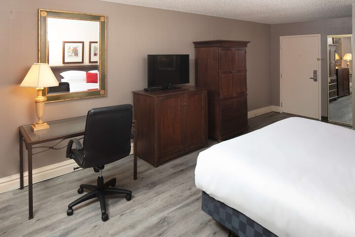 Room 25 of 36