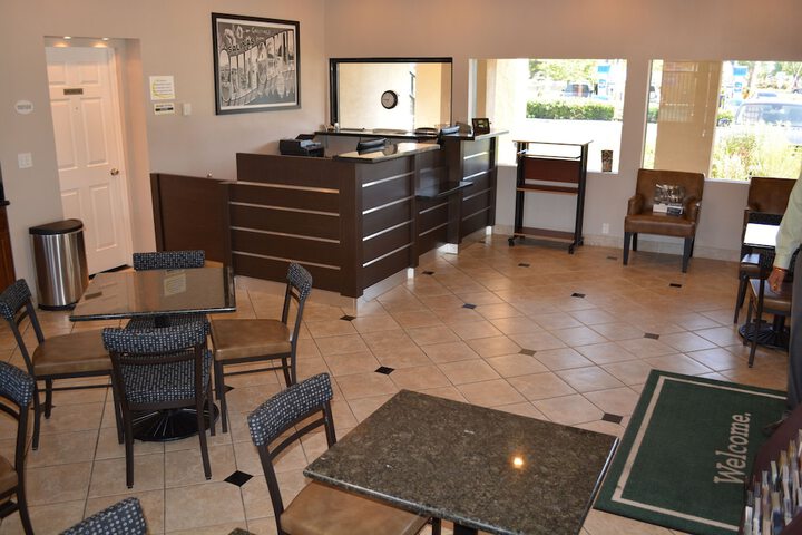 Super 8 by Wyndham Salinas