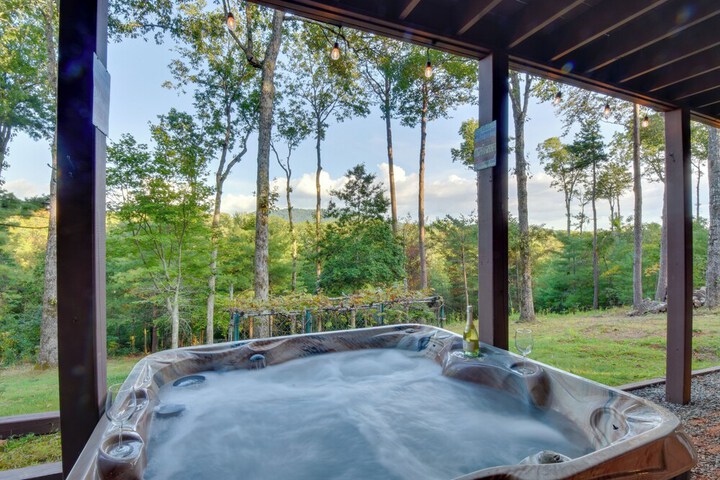 Ellijay Cabin Rental w / Hot Tub + Mountain Views!