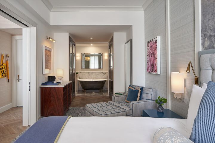 Room 32 of 85