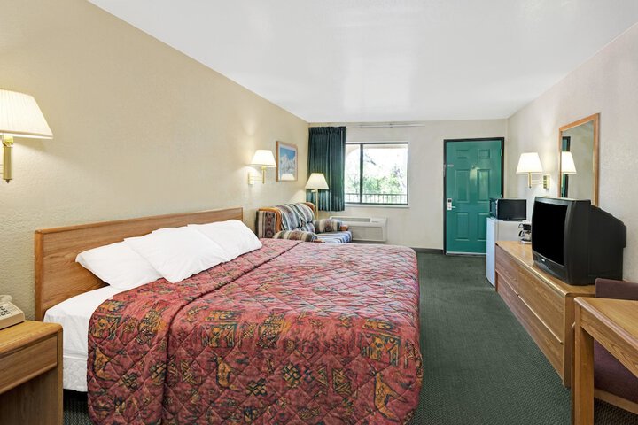 Room 7 of 19