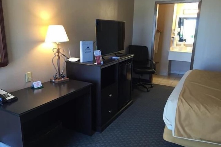 Room 5 of 8