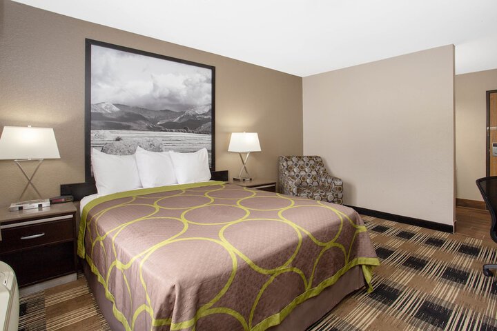 Room 18 of 28