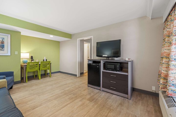 Room 30 of 48