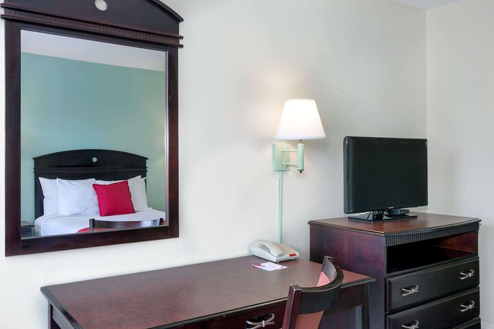Room 12 of 26