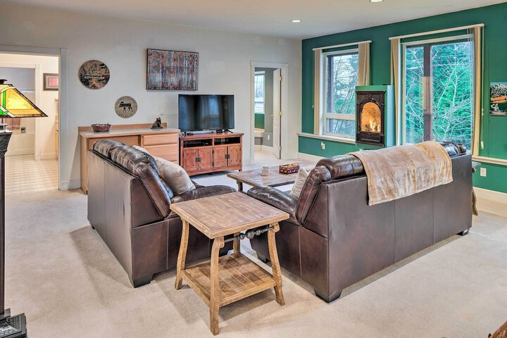 Ketchikan Home: Bay Views 1 / 2 Mi to Hiking Trails