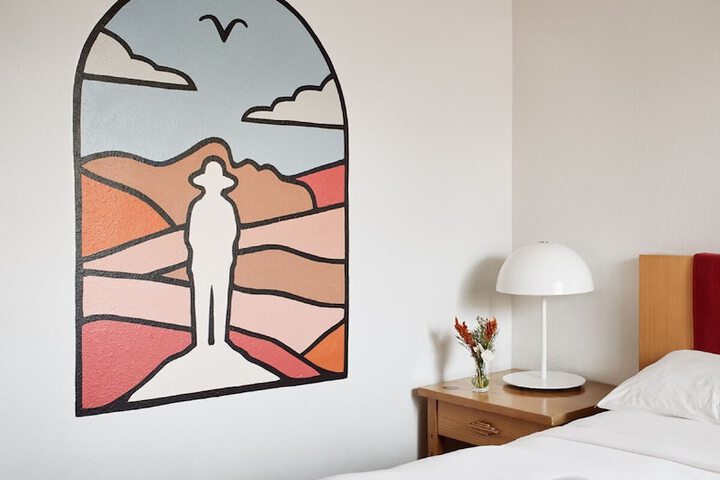 Room 52 of 80