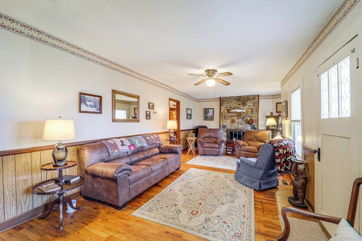 Rustic Linville Falls Cottage w / Fire Pit!
