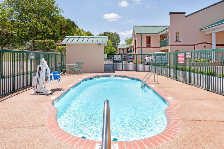 Pool 4 of 17
