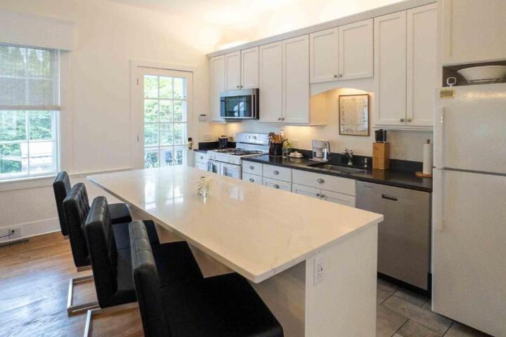 Captain Morse House - Luxury Waterfront, Town, & Beaches - 5 stars