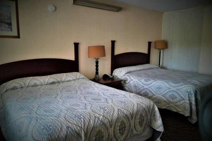 Room 10 of 13