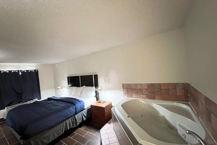 Room 16 of 25