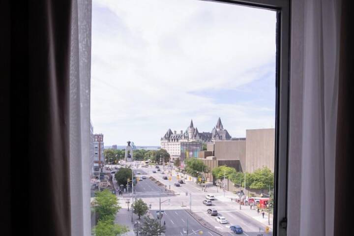Lord Elgin Hotel