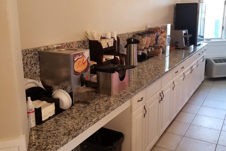 Breakfast/Coffee Service 22 of 33