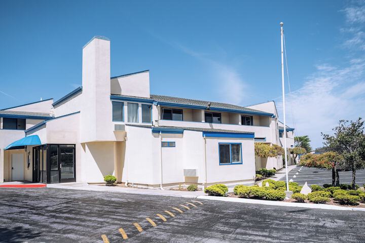 Bay Breeze Inn