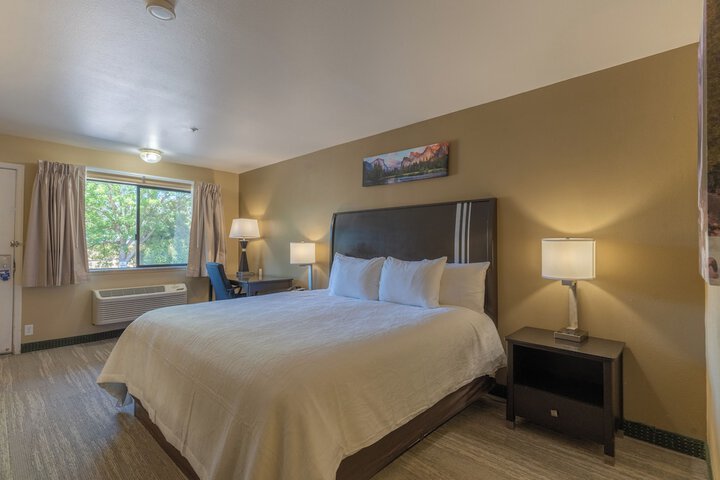 The Oakhurst Inn at Yosemite