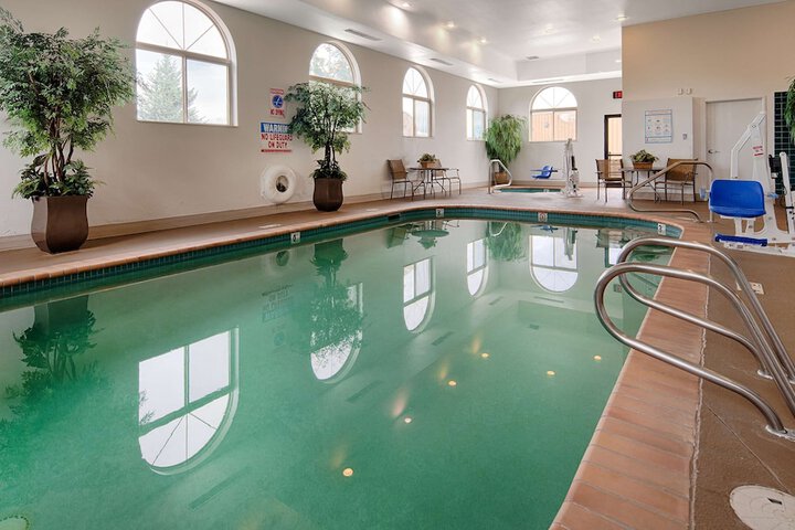 Best Western Plus Deer Park Hotel & Suites