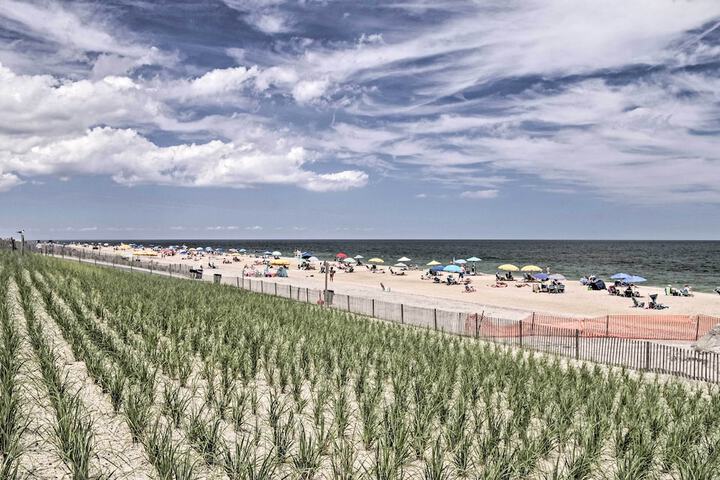 Walk to Bethany Beach Boardwalk: Coastal Retreat