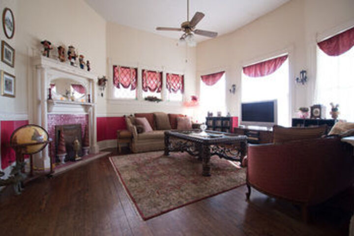 Munzesheimer Manor Bed & Breakfast