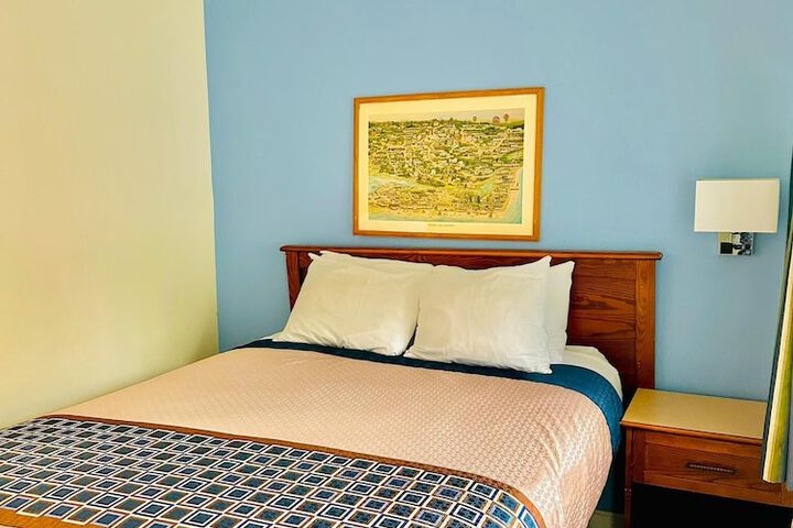 Room 27 of 40