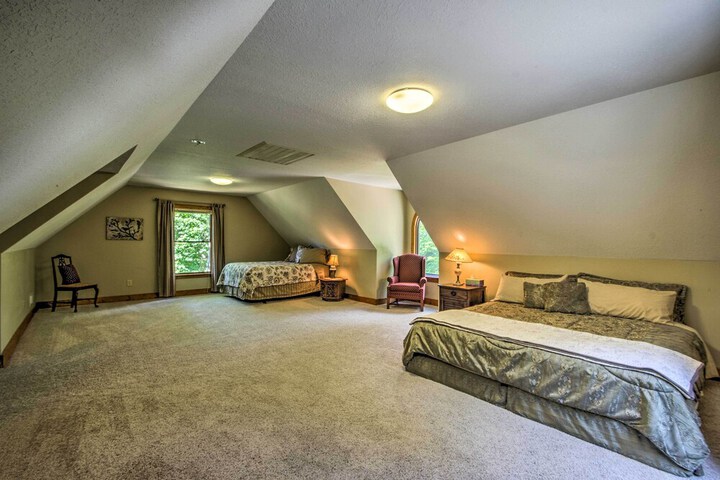 Tryon House w / Hot Tub - Near Equestrian Centers!