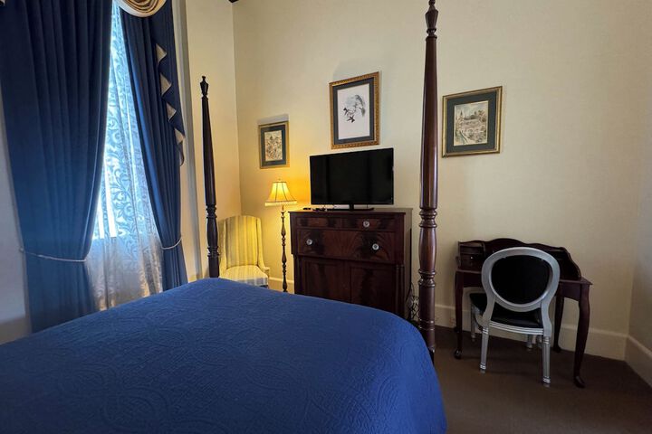 Room 10 of 142