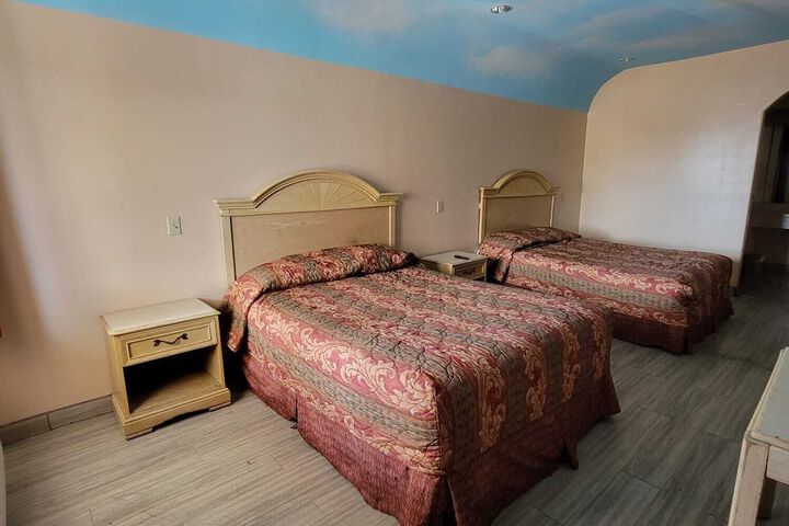 Room 9 of 12